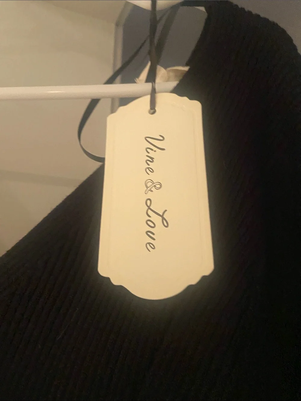 Vine & Love Black Ribbed V-Neck Puff-Sleeve Sweater